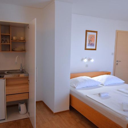 Guest House Sandra Раб Экстерьер фото