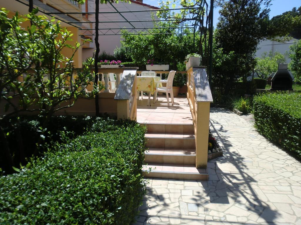 Guest House Sandra Раб Экстерьер фото