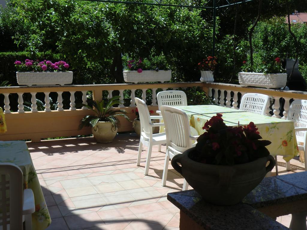 Guest House Sandra Раб Экстерьер фото