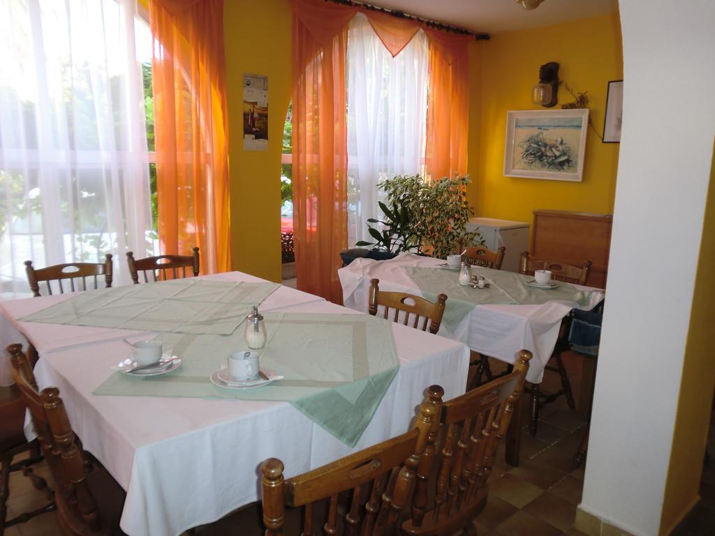 Guest House Sandra Раб Экстерьер фото